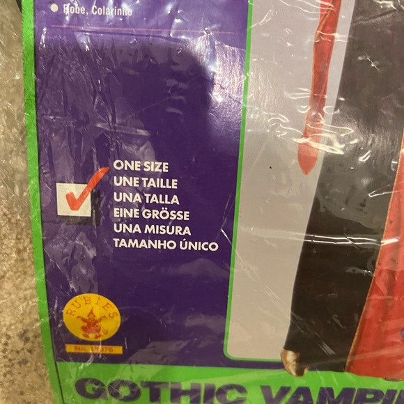 NWOT Gothic Vampiress Costume - Picture 2 of 3